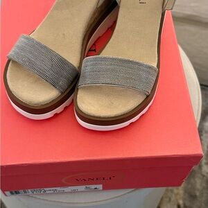 Vaneli Women's CEDRA Sandals Dove Suede Size 6.5